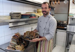 Chef Giuliano Hahn e lagostas (2).jpg